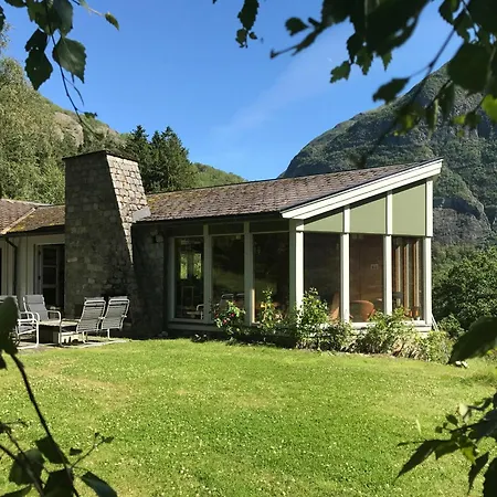 Historic By Laerdal River Tønjum