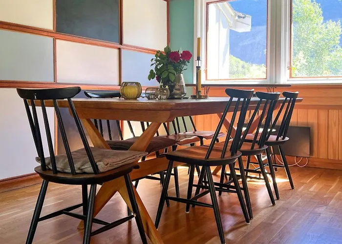 Historic By Laerdal River * Tønjum